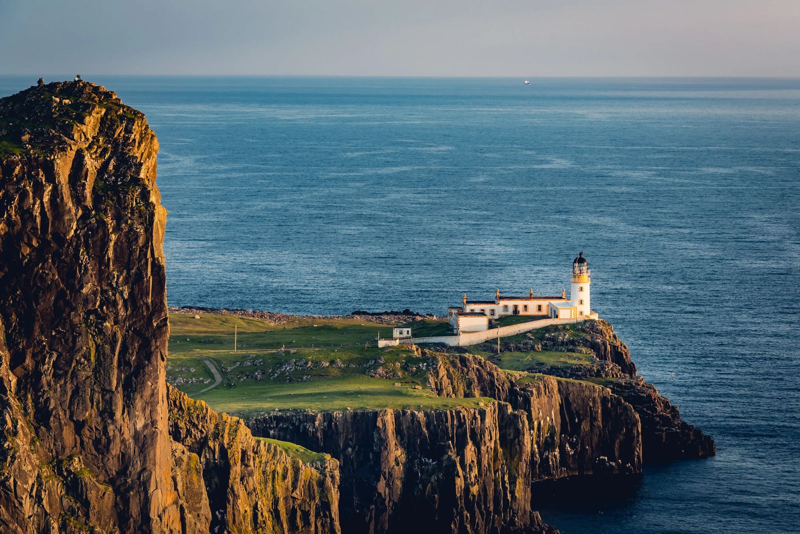 Neist Point Lighthouse - Culture Trekking - #IsleofSkye #NeistPointLighthouse #Scotland