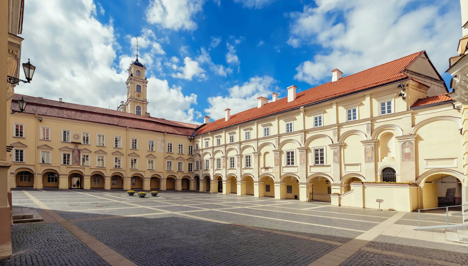 Vilnius University Courtyard, Things. tosee in Vilnius