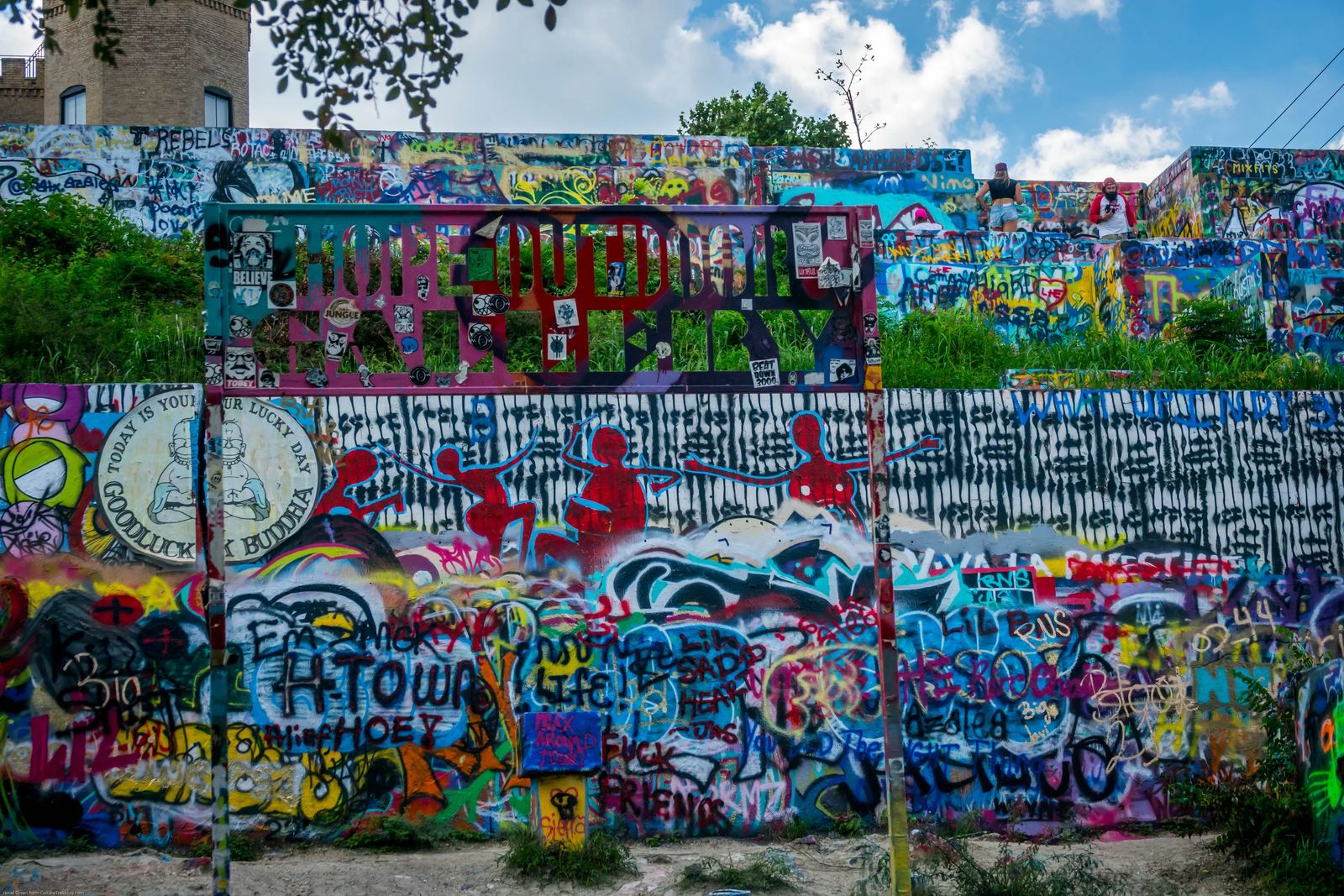 Austin - Hope Outdoor Graffiti Gallery- Unique things to do in Austin Texas - Culture Trekking - #AustinTexas #uniquethingstodoinaustin #Keepaustinweird