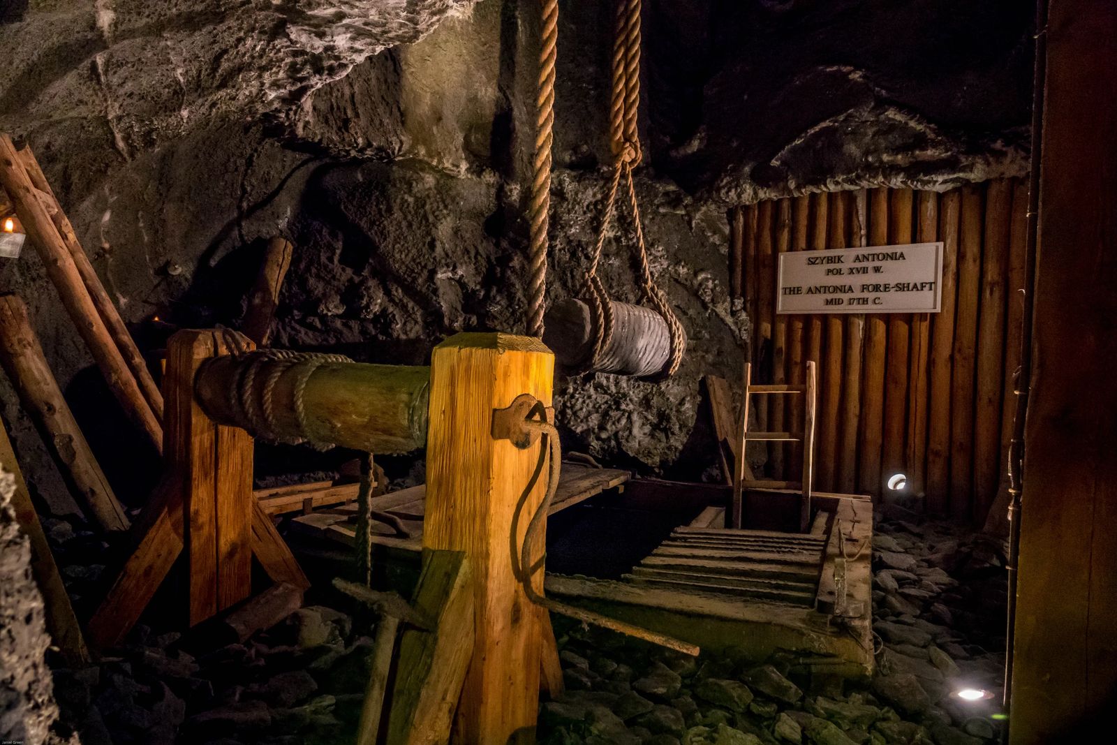 wieliczka salt mine tour time