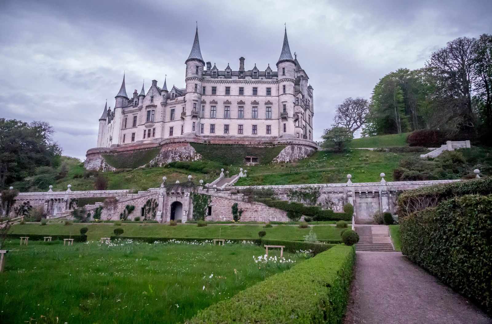 Dunrobin Castle 2-1