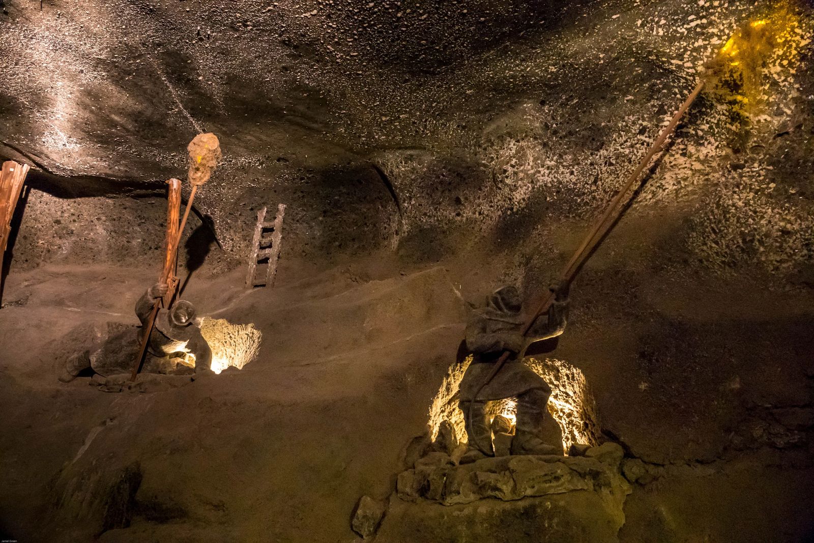 wieliczka salt mine tour time