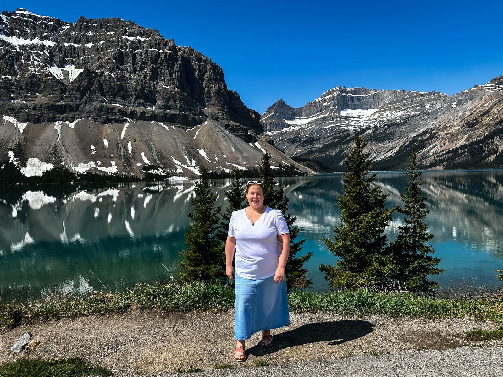 Woman in front of a lake in Banff National park