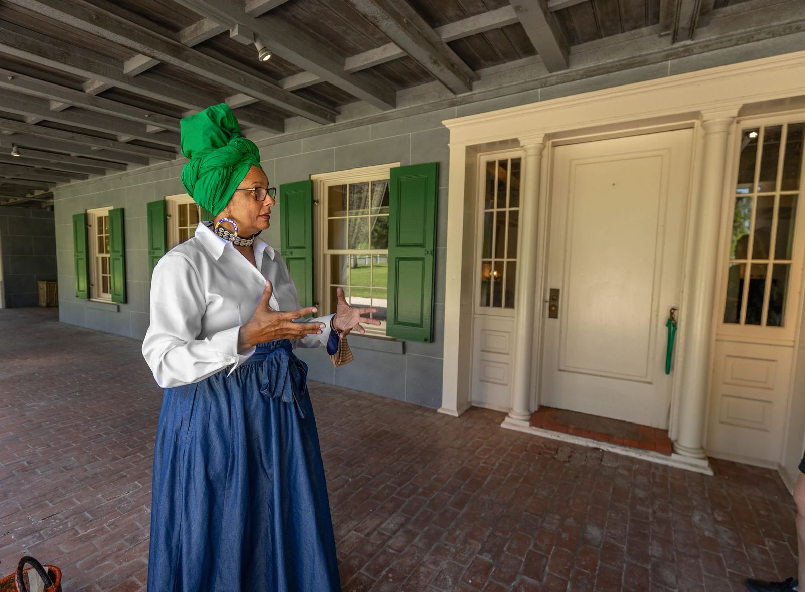 Diane Honore speaking on Destrehan Plantation Tour