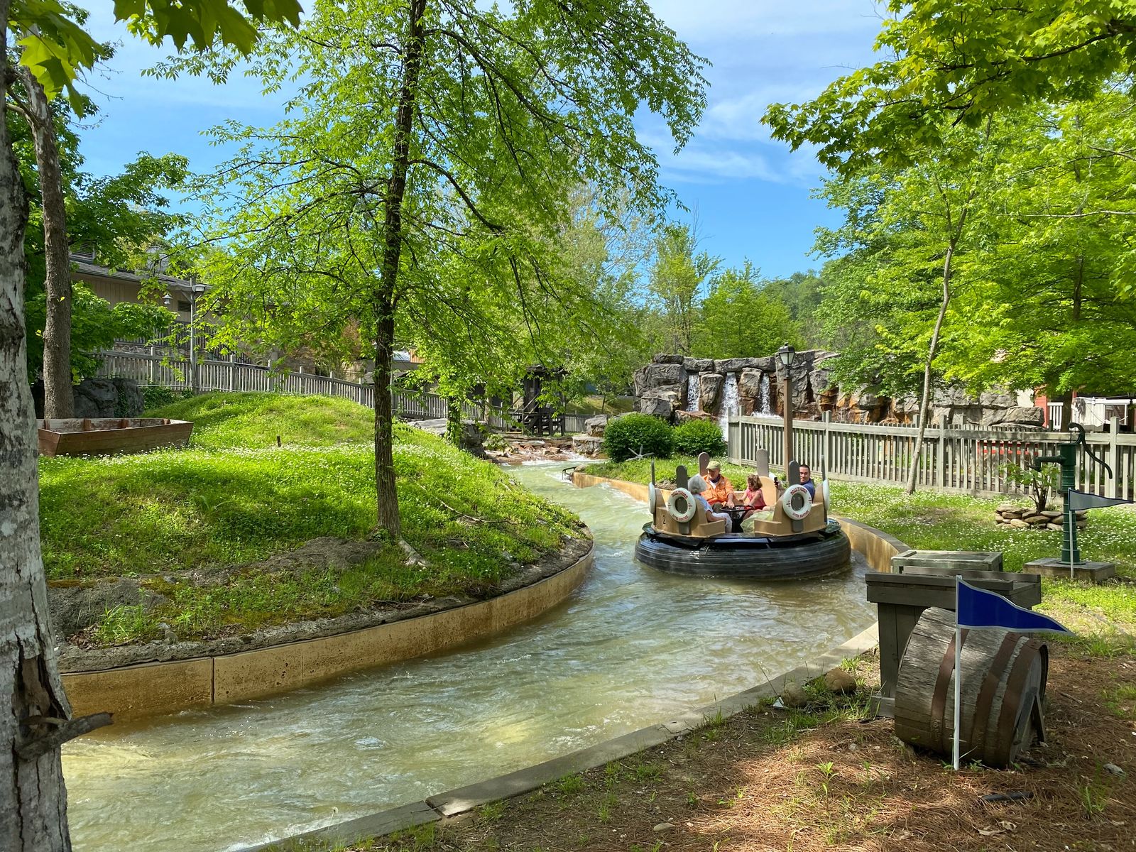 Guide to Dollywood, a family floats along a winding river ride