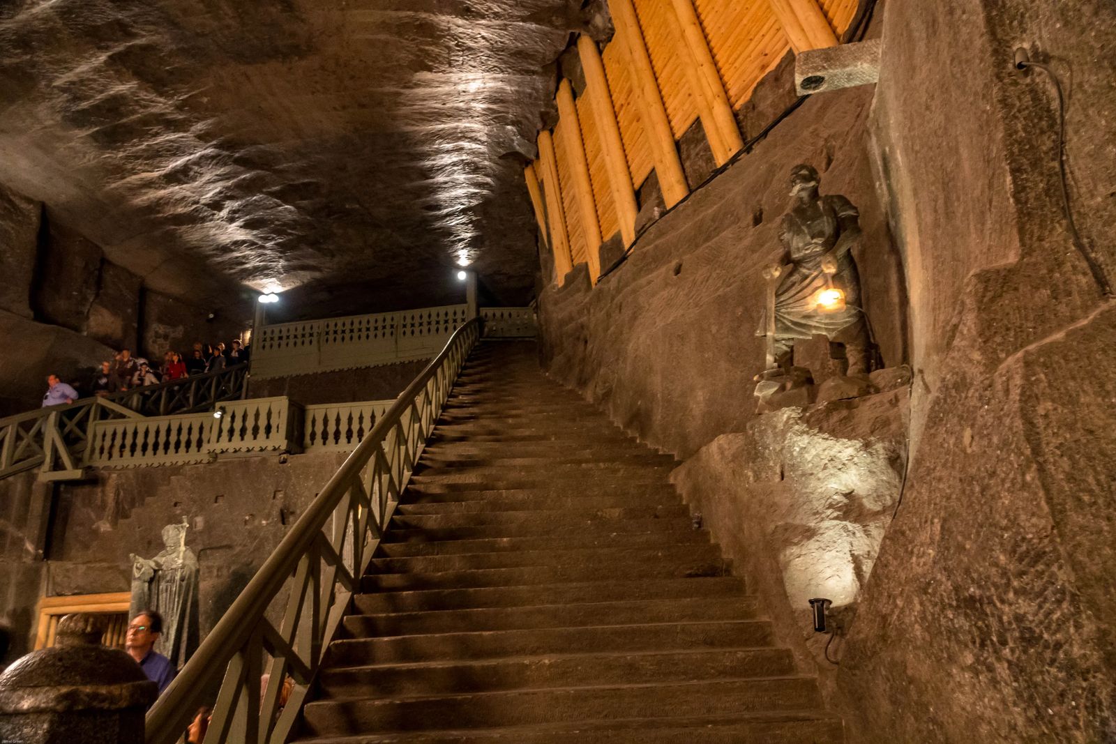 wieliczka salt mine tour time